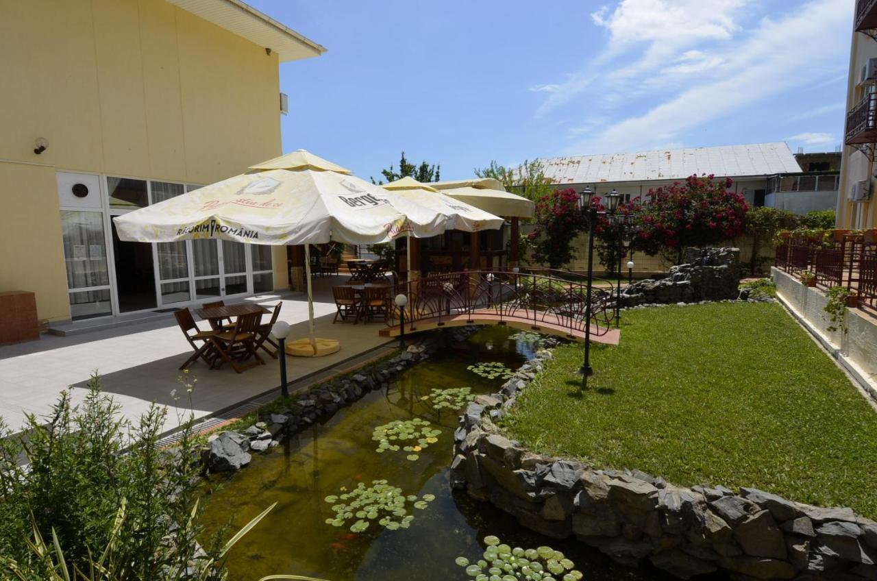 Hotel Intim Costinesti Exteriör bild